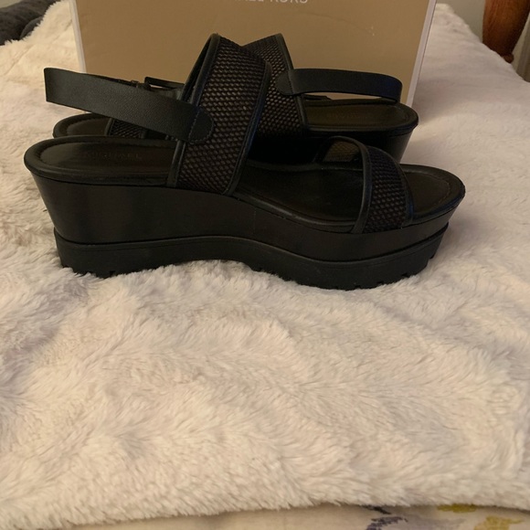 Sandals - Picture 2 of 4